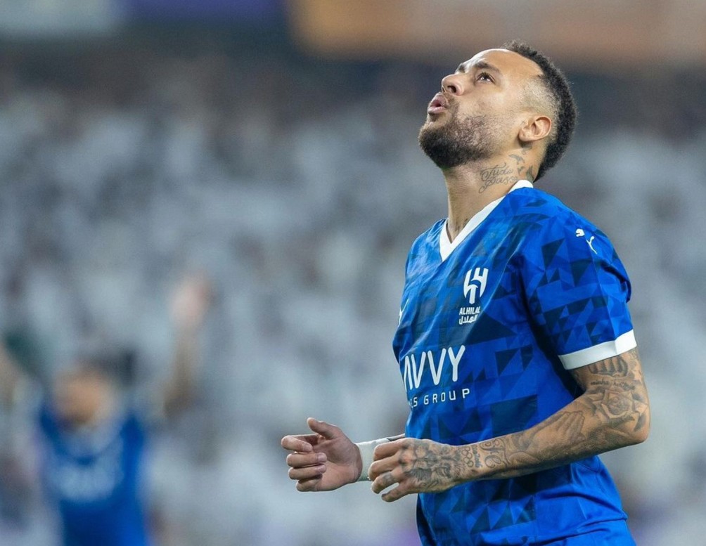 并鼓舞着更 并鼓舞着更